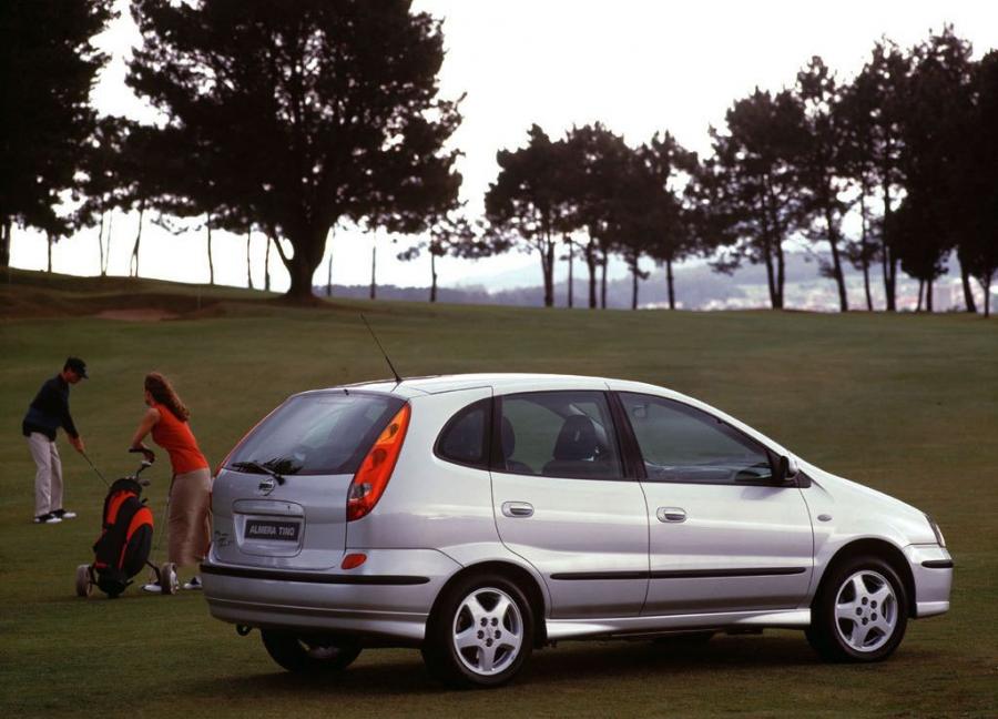  Nissan Almera Tino 2000 года  (фото 7 из 18)